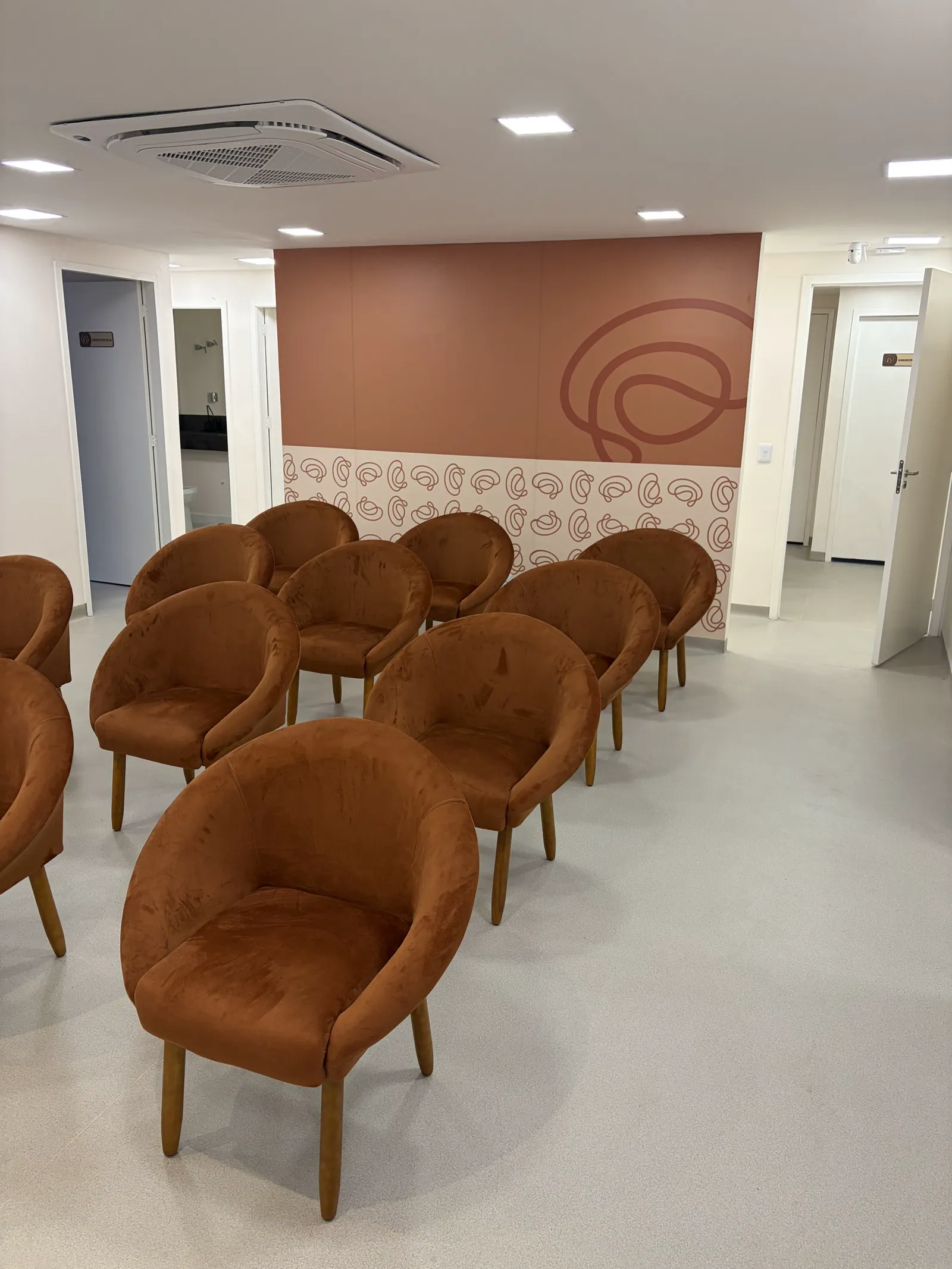 Ambiente da sala de espera do Instituto Salvatore